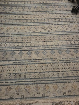 Rug 2m × 3m used, needs cleaning