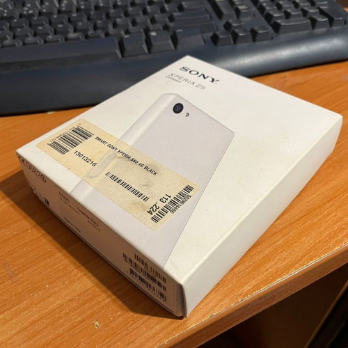 Sony Z5 Compact mobile phone box used