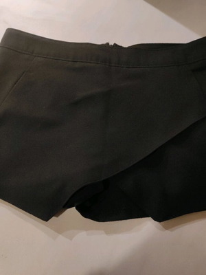 Mini skort Terranova black like new, size Small