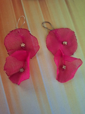 Earrings fuchsia flower-like new