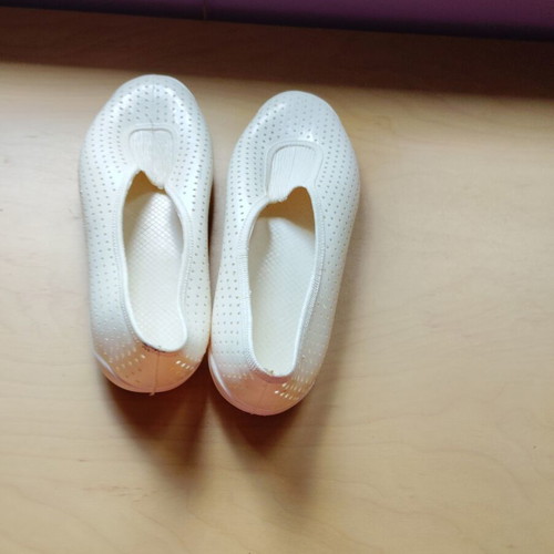 White rubber beach shoes like new, size 36/37