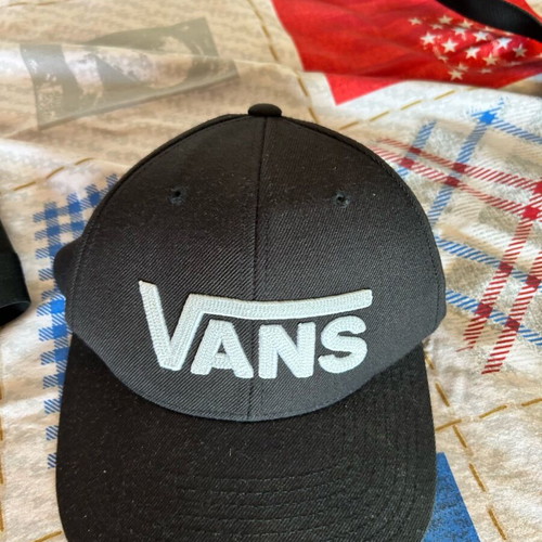 Vans authentic hat like new, size S