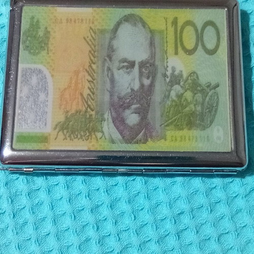 Metal cigarette case Australia 100$ like new with removable lighter