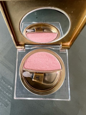 Divinora Guerlain eyeshadow used, pink shade