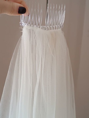 Wedding veil with hair comb, length 1.35 m, simple elegant