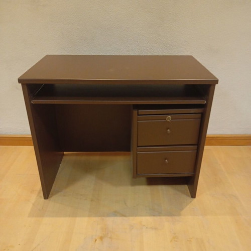 Desk new, brown color, dimensions 97x60x74 cm
