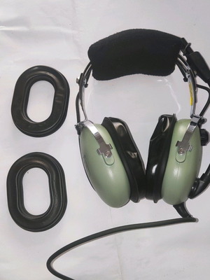 Vintage David Clark aviation headset like new with replacement gel pads
