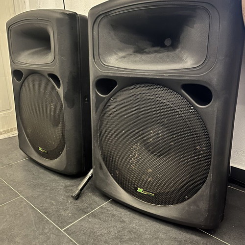Xtreme Europa Audio 15' passive professional speakers with Peavey amplifier