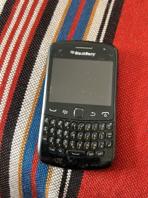 Blackberry 9360 used for parts without charger and battery