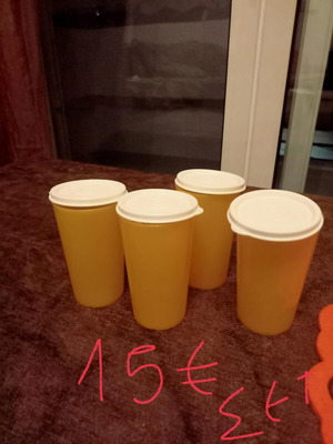 Tupperware σετ 4 ποτήρια με καπάκι καινούργιο