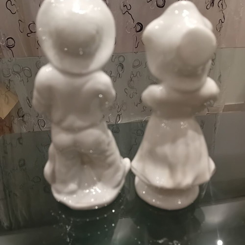 Porcelain figurines vintage set of 2 with gold details