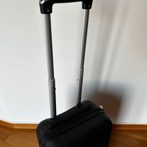 Cabin suitcase black like new with 4 wheels
