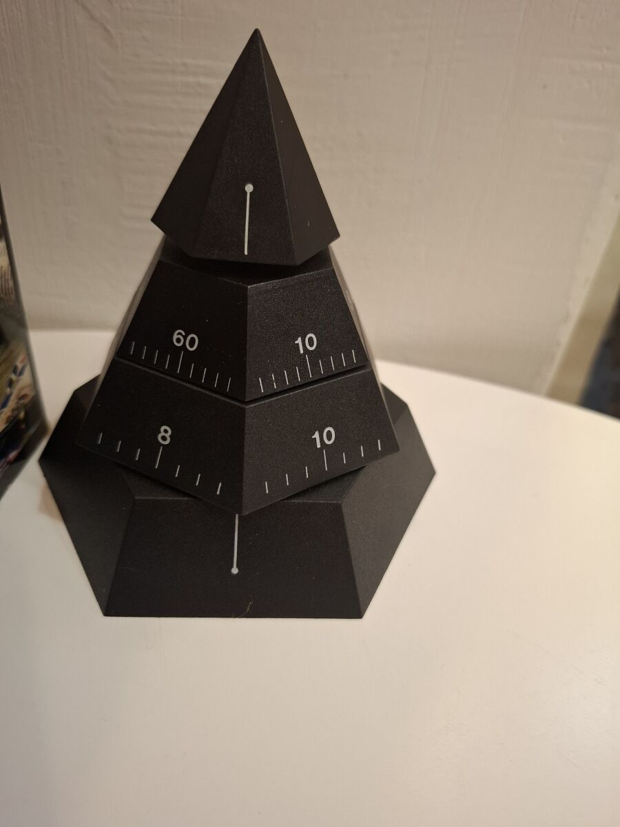 1988 Time Pyramid 4-D Design Desk Clock… - € 50,00 - Vendora.gr