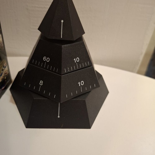 1988 Time Pyramid 4-D Επιτραπέζιο ρολόι μαύρο, λειτουργικό, περιστρεφόμενο, μπαταρίας
