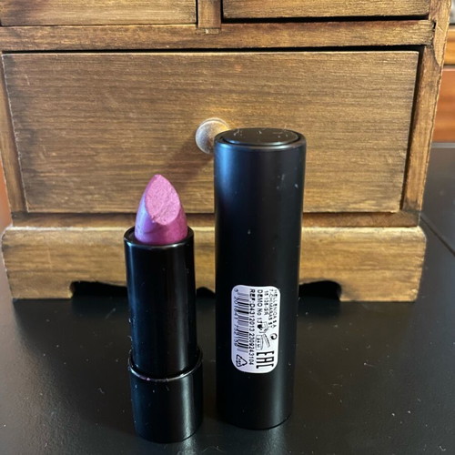 Mon Reve Irresistible Lips lipstick new