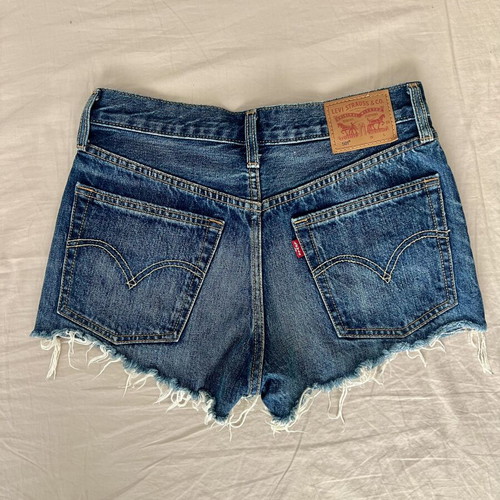 Levi's 501 denim shorts W25 like new, blue cotton