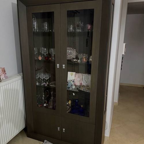 Solid wood showcase like new with solid wood and soft-close hinges