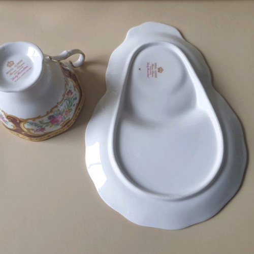 Royal Albert Lady Hamilton bone china set like new with 22k gold trim