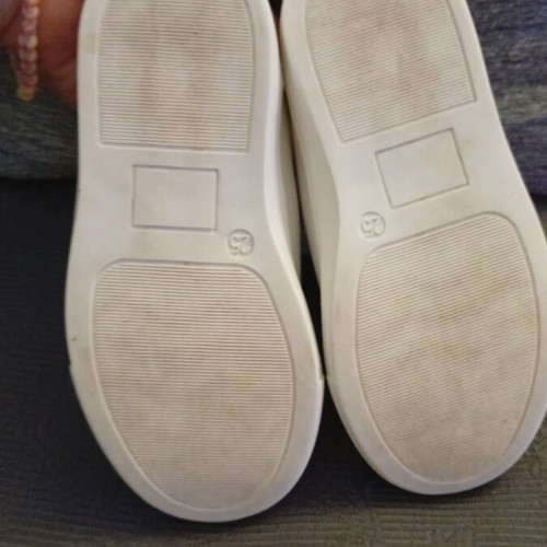 White athletic shoes size 25 with blue whale, like new