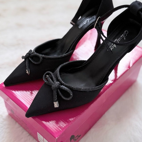 Heels with shiny bow like new, black, size 39