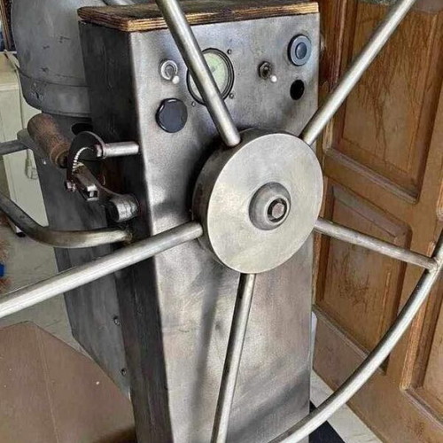 Ship steering wheel used with compass, 1920 burou and hanging lantern