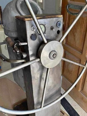 Ship steering wheel used with compass, 1920 burou and hanging lantern