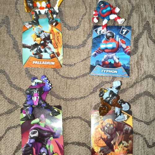Gormiti figures with cards used
