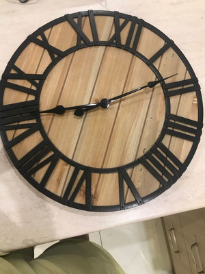 Wall clock analog like new, diameter 40 cm