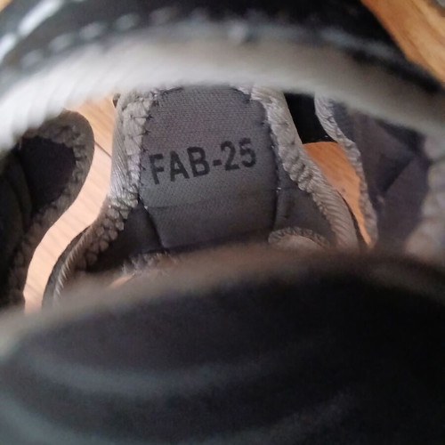 Tengrui children's sandals size 20 like new, black and grey