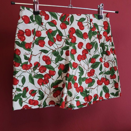 Zara cherry print shorts XS new, white and red