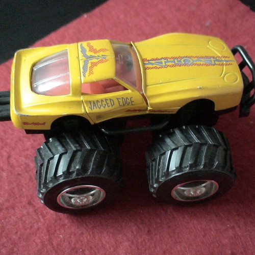 Corvette Stingray Monster Jam Truck 1975 used, yellow, with pull-back motor