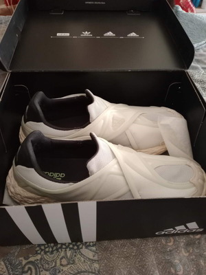 Adidas athletic shoes new, size 41, white and beige