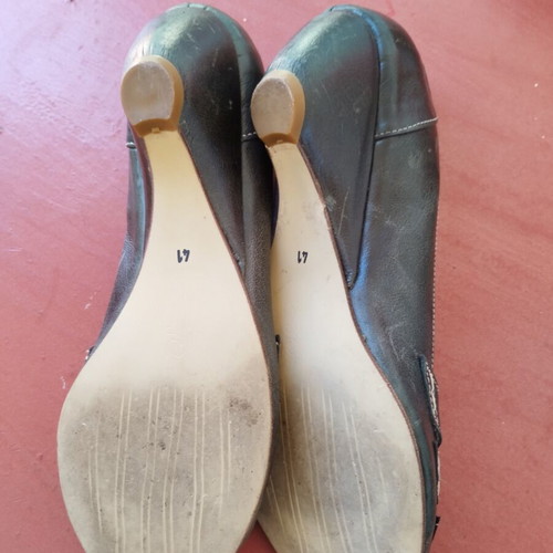 Peep toes leather shoes like new, low heel, size 41, black and grey