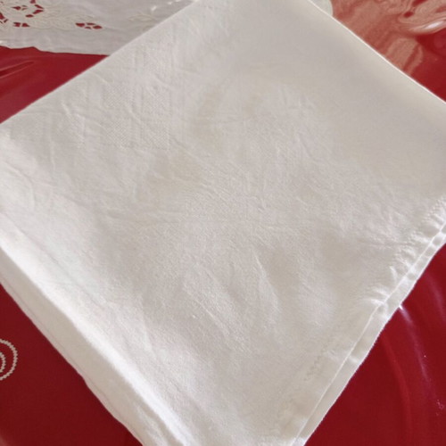 Handmade White Tablecloth with Damask Jacquard Patterns 135x162 cm like new