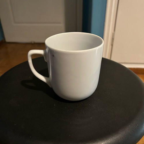 Coffee mug with Aquarius logo like new