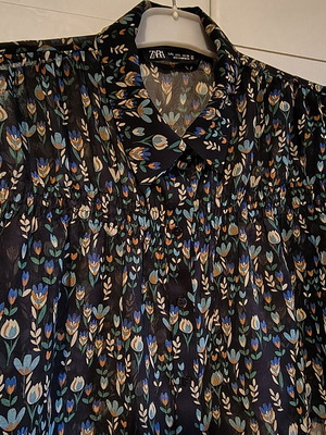 Zara cropped shirt with subtle floral pattern and chest gathers