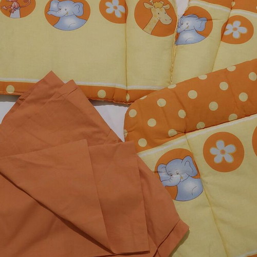United Colors of Benetton baby bedding set used, yellow and brick with jungle animals