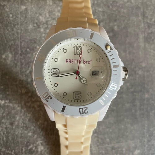 Pretty bra wristwatch like new, white