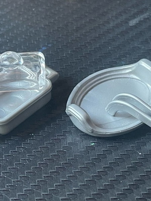 Playmobil plates like new, two with tongs