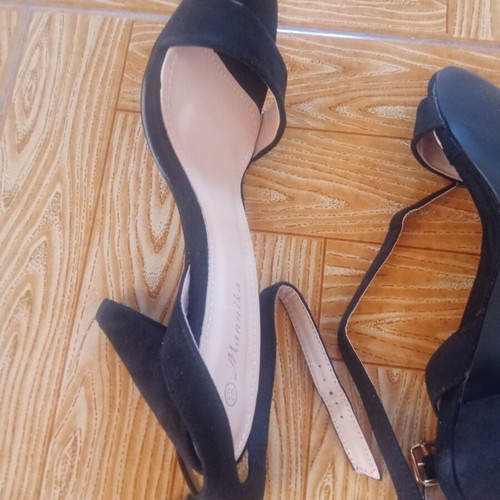 Black sandals with straps like new, size 38-39