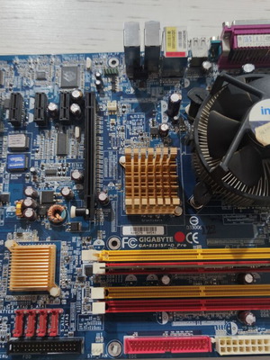 GIGABYTE Motherboard GA-8I915P-D PRO μεταχειρισμένη με CPU P4 3.20GHz και 256MB Ram