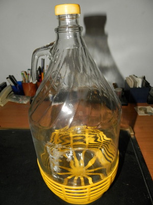 Glass damigiana 5 Lt with base like new