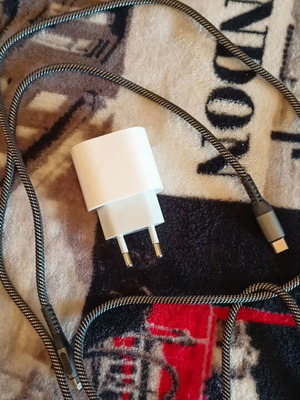 Apple iPhone charger USB-C authentic like new
