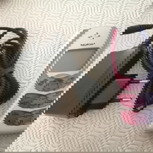 Κινητό τηλέφωνο Nokia 2300 μεταχειρισμένο με φορτιστή