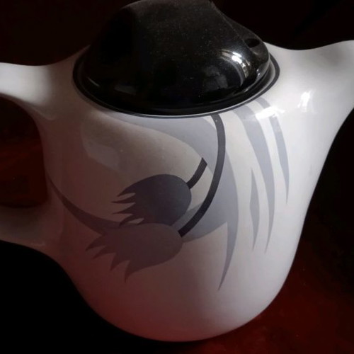 Teapot new, height 16 cm, circumference 46