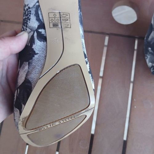 Nine West Floral Peep Toe Heels Size 38 Like New