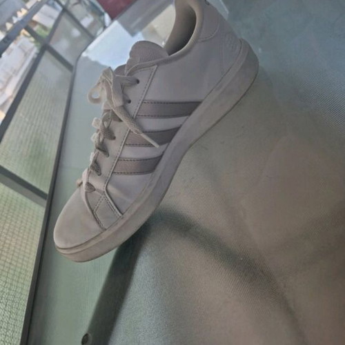 Adidas Advantage No41 1/3 athletic shoes used, white with purple stripe