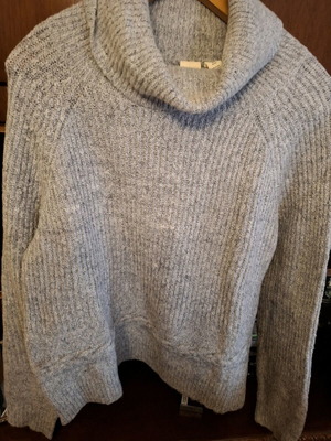 Roxy gray turtleneck pullover like new size M