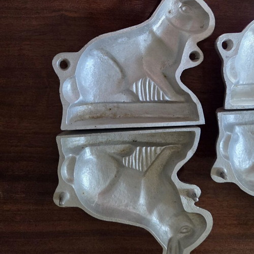 Rabbit Molds cast aluminum vintage set of 3 used