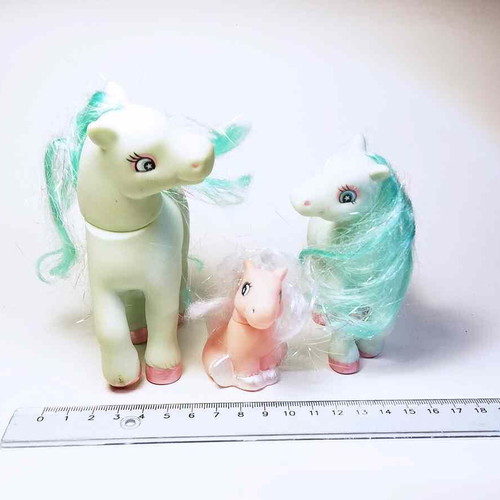 Pony plastic toy set used, ponies